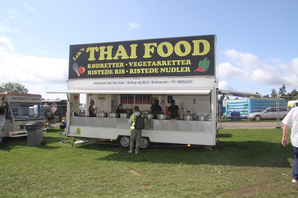 Thai food. En RIGTIG god ide var de mange fine muligheder for at få noget spiselig mad. Der var mange forskellige boder, bl.a. også en med det Indiske køkken.
(Foto: Motorsporten.dk)